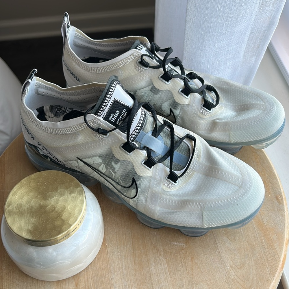 Nike Air VaporMax Running Shoes - Picture 7 of 17